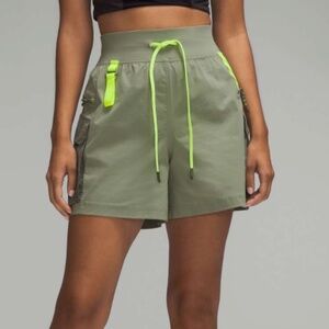 Lululemon Multi-Pocket Cargo High-Rise Hiking Short – 5” – Laurel Green – Size 8